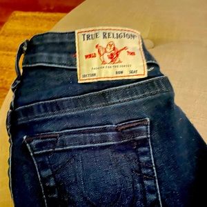 Barely worn TRUE RELIGION skinny jeans, size 25. Great condition!